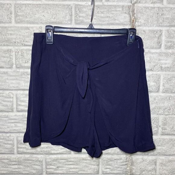 NWT MSRP $88 cupcakes and cashmere Raven Satin Back Shorts Women's Size 6 - Picture 6 of 8